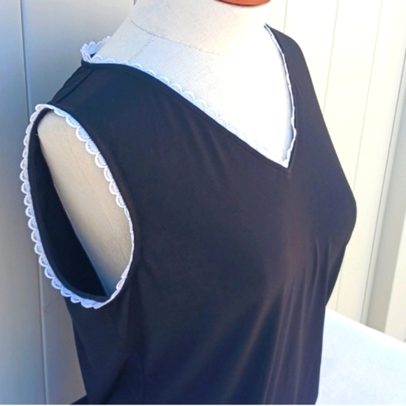 KARL LAGERFELD Elegant Black Sleeveless Top with White Trim - Picture 1 of 1